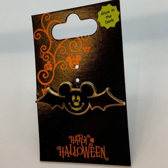 Disney Walt Disney World Mickey Mouse Halloween Vampire Bat Collectible Pin - Picture 4 of 7